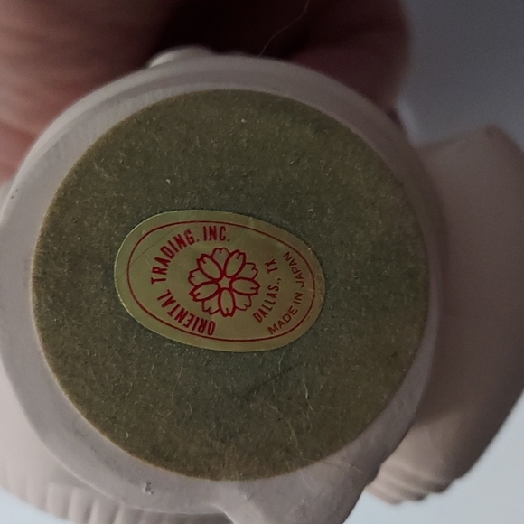 Hakata porcelain bisque doll w/parsol 5 in. Hx4 in.W. Made in Japan Multicolors. - Picture 9 of 9